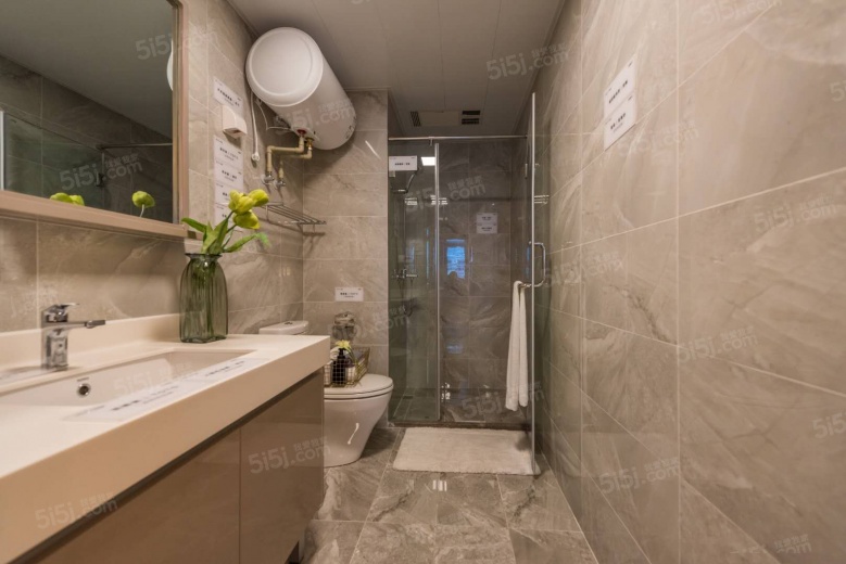 东亚青珑寓样板间