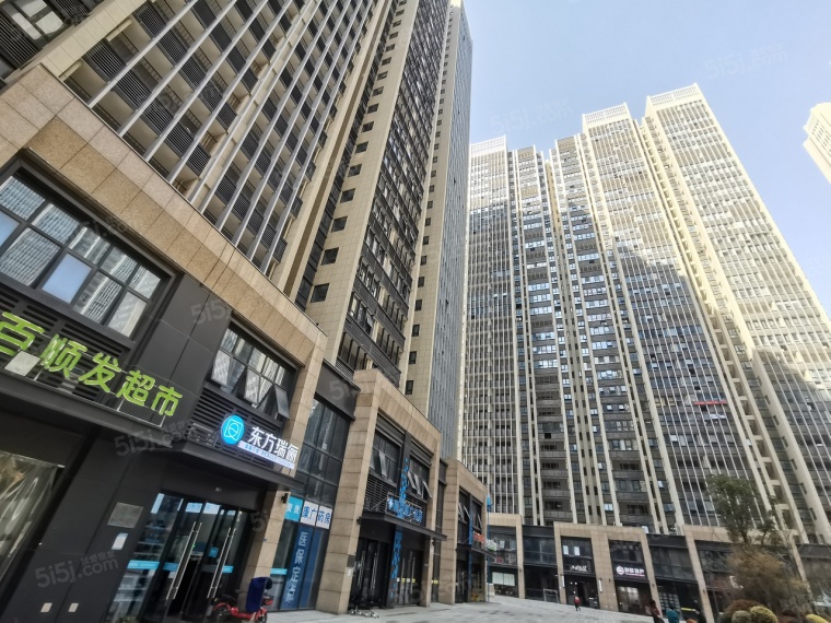 明发财富中心实景图