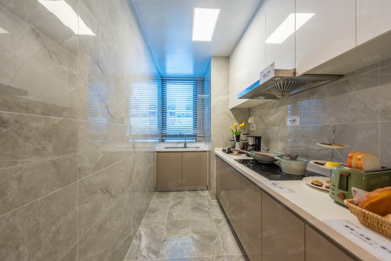 东亚青珑寓样板间