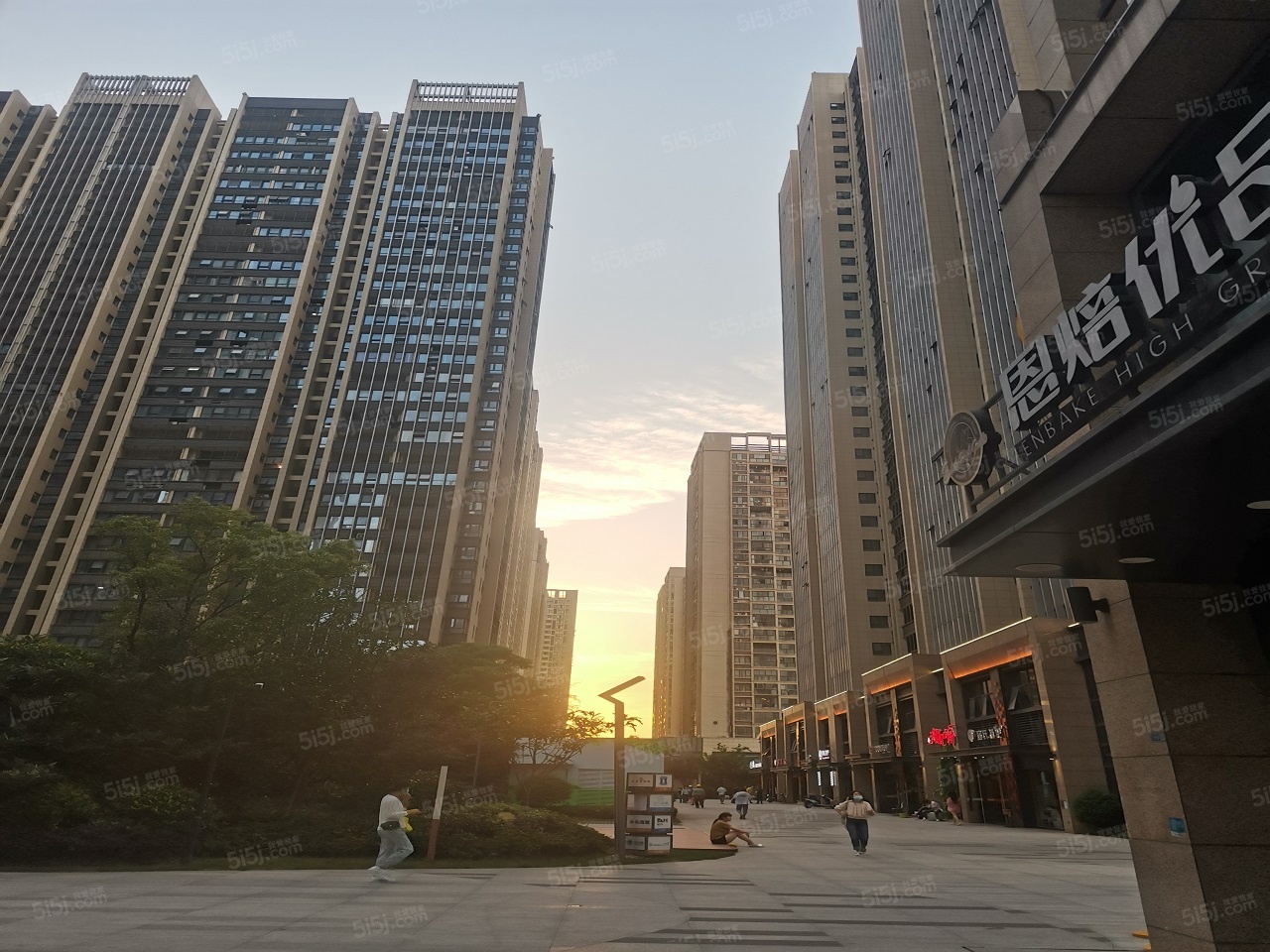 明发财富中心实景图