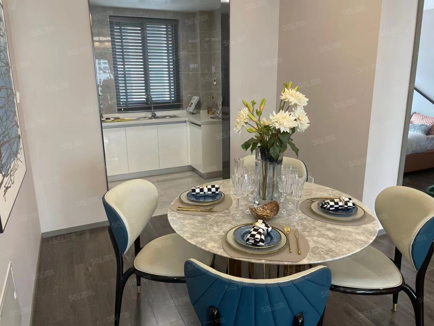 九龙仓翠樾庭样板间