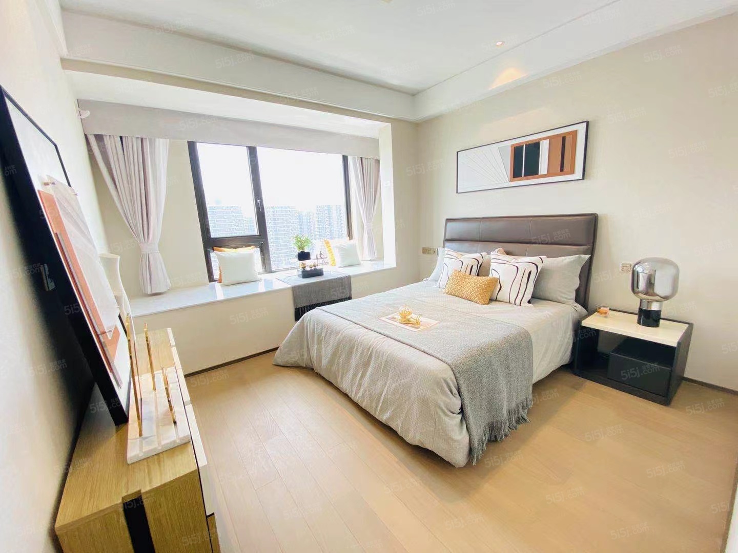 江南沄著样板间