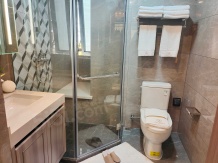 上坤云栖时光开发商营业执照相册