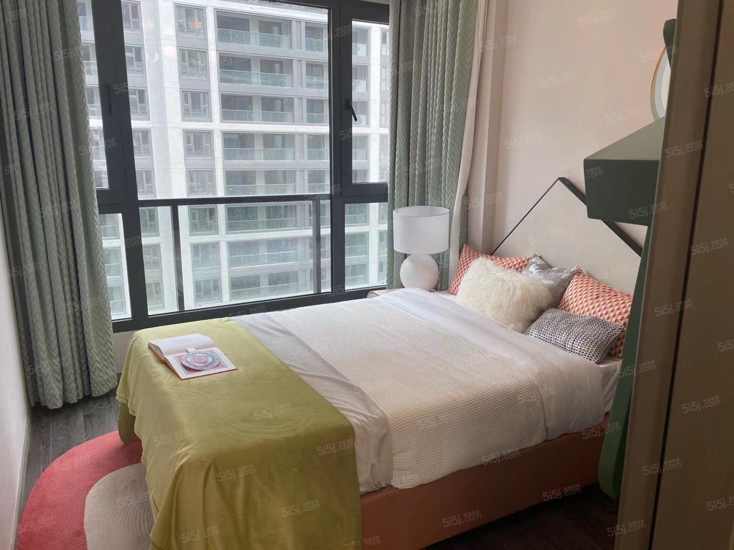 九龙仓翠樾庭样板间