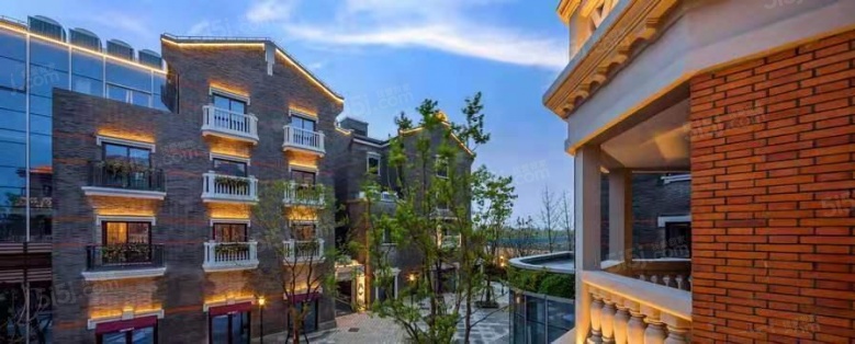 绿都绣云里实景图