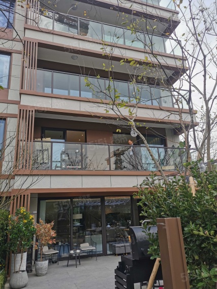 旭辉铂悦湖前实景图