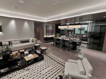 华侨城龙湖启元开发商营业执照相册