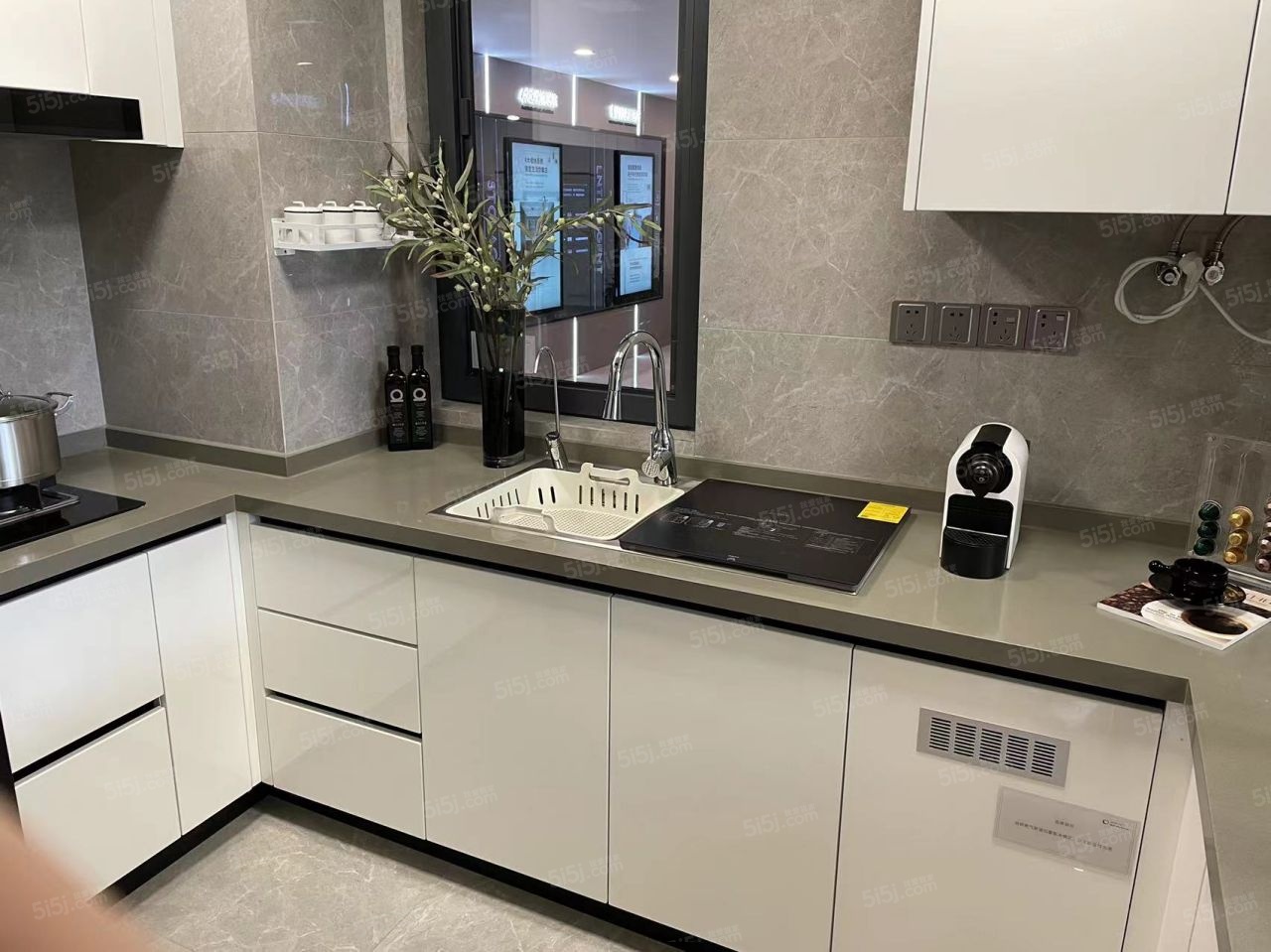 融创城铁未来中心样板间