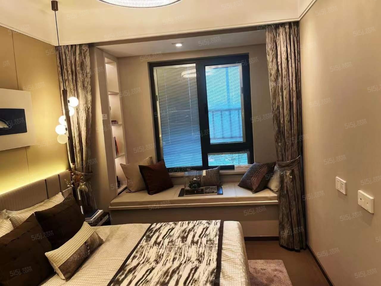 龙湖粼云上府样板间