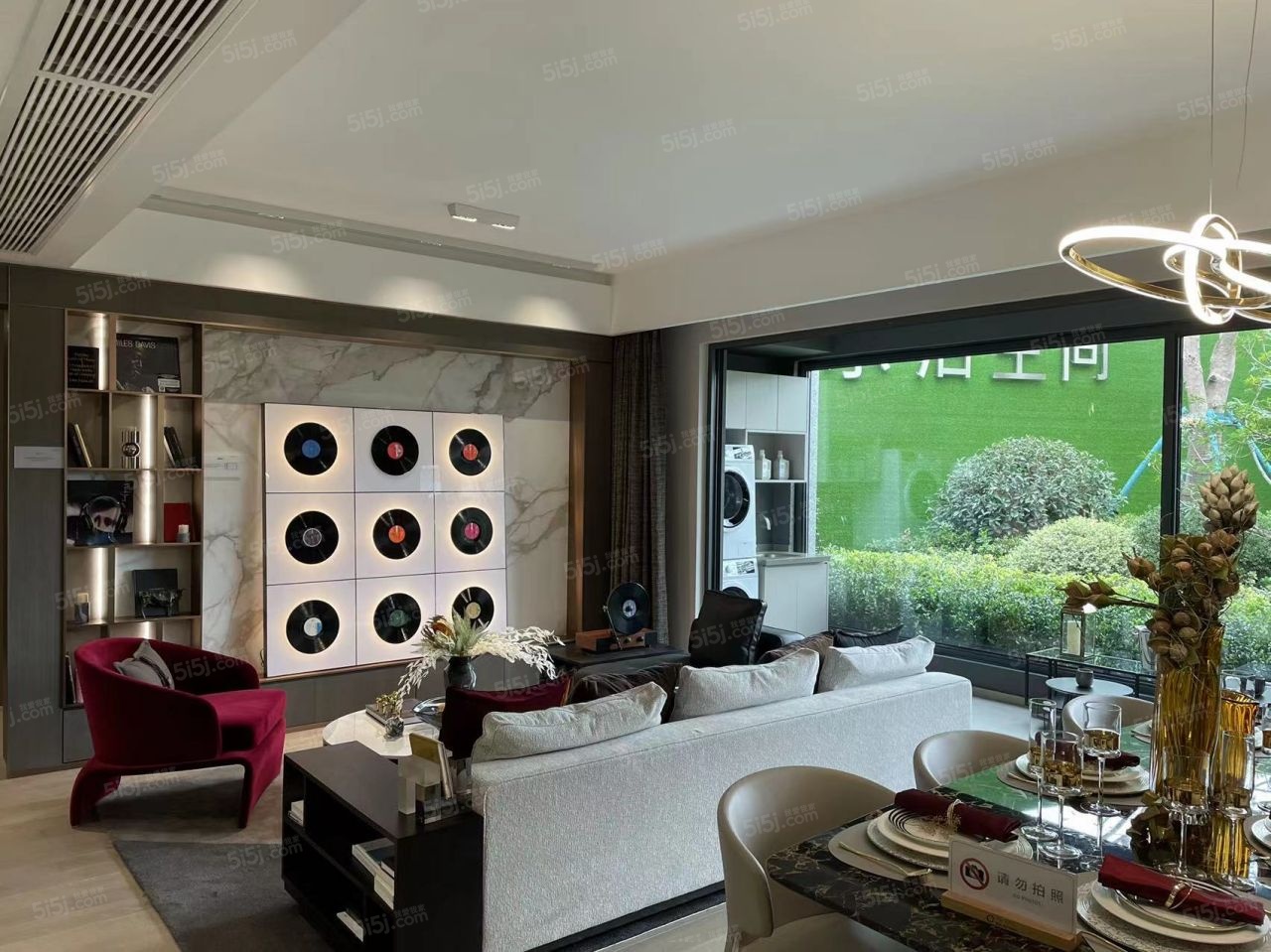 融创城铁未来中心样板间