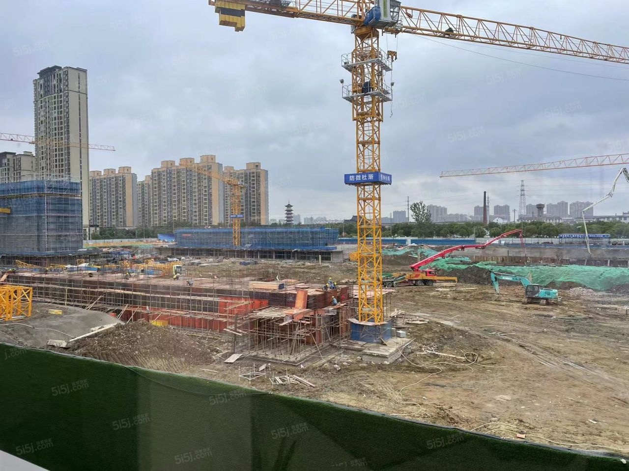 融创城铁未来中心实景图