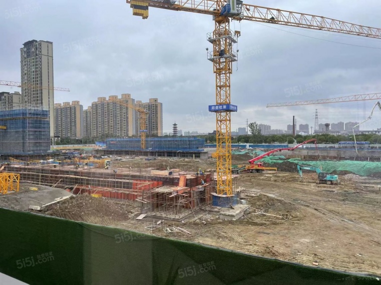 融创城铁未来中心实景图