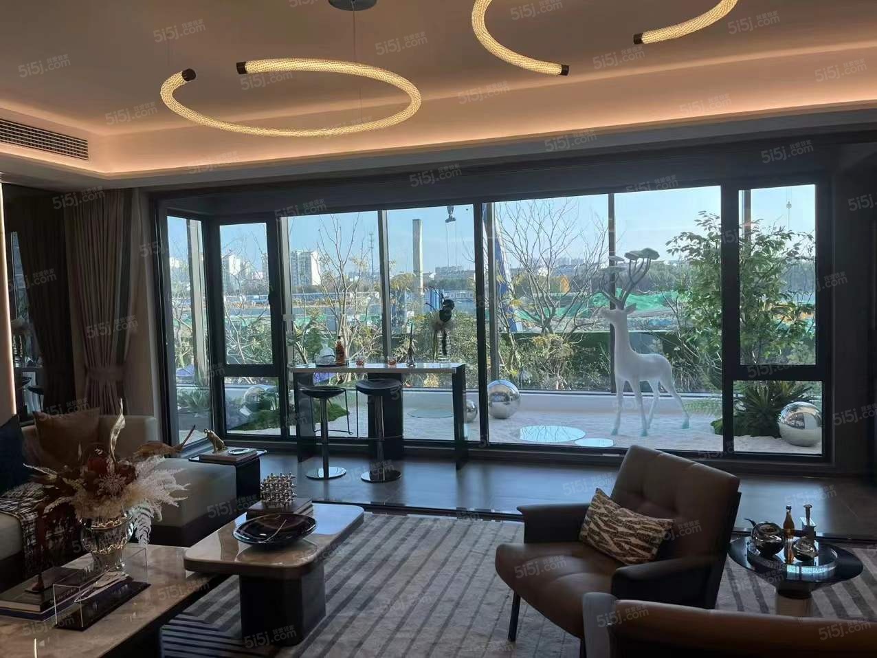 龙湖粼云上府样板间