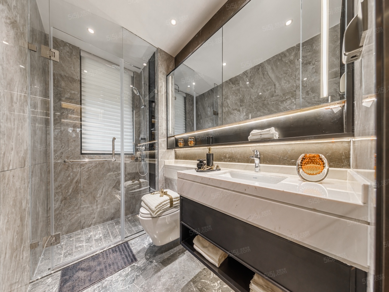 中奥滨河境样板间