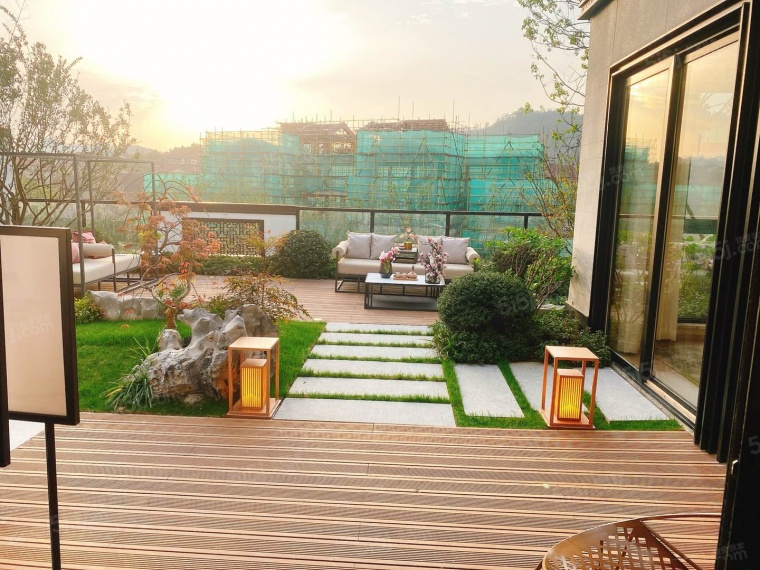 世茂同人山庄样板间