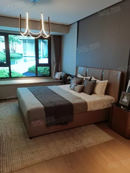 建业河畔洋房样板间