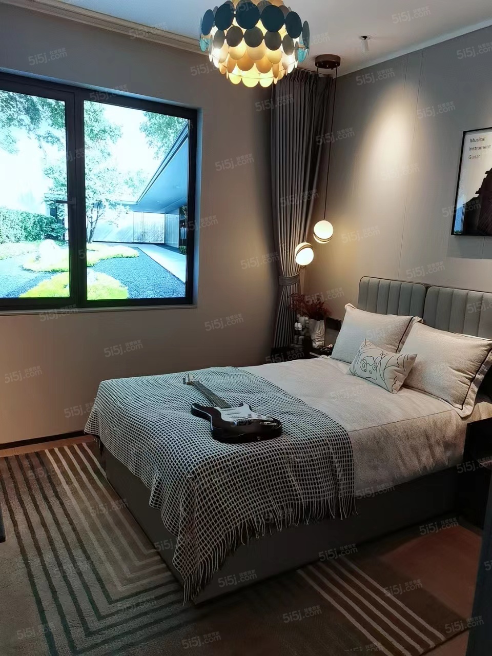 建业河畔洋房样板间