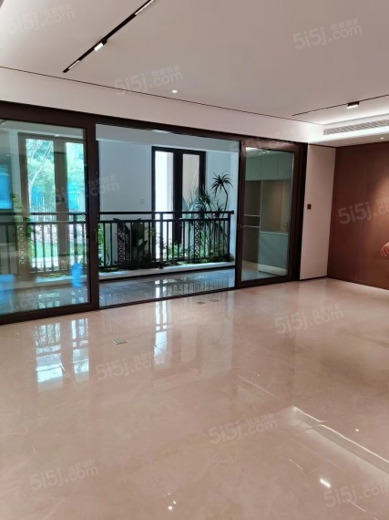 建业河畔洋房实景图