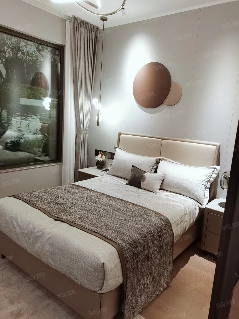 建业河畔洋房样板间