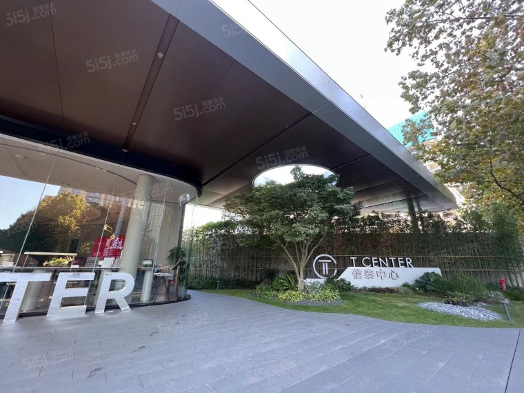 南京信泰中心实景图