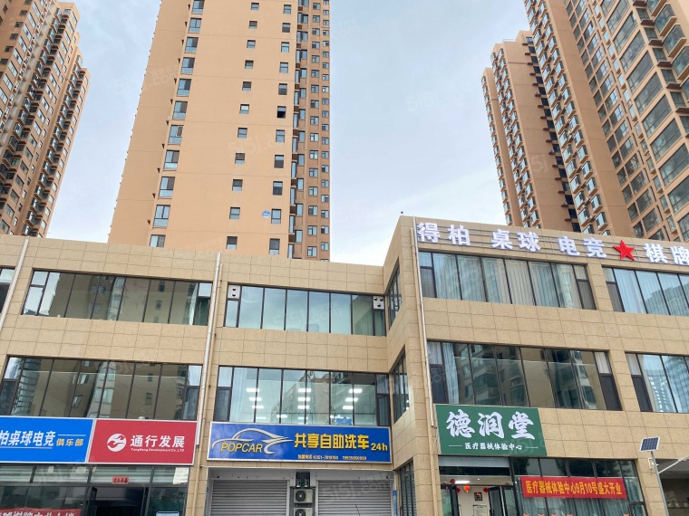 礼顿山实景图
