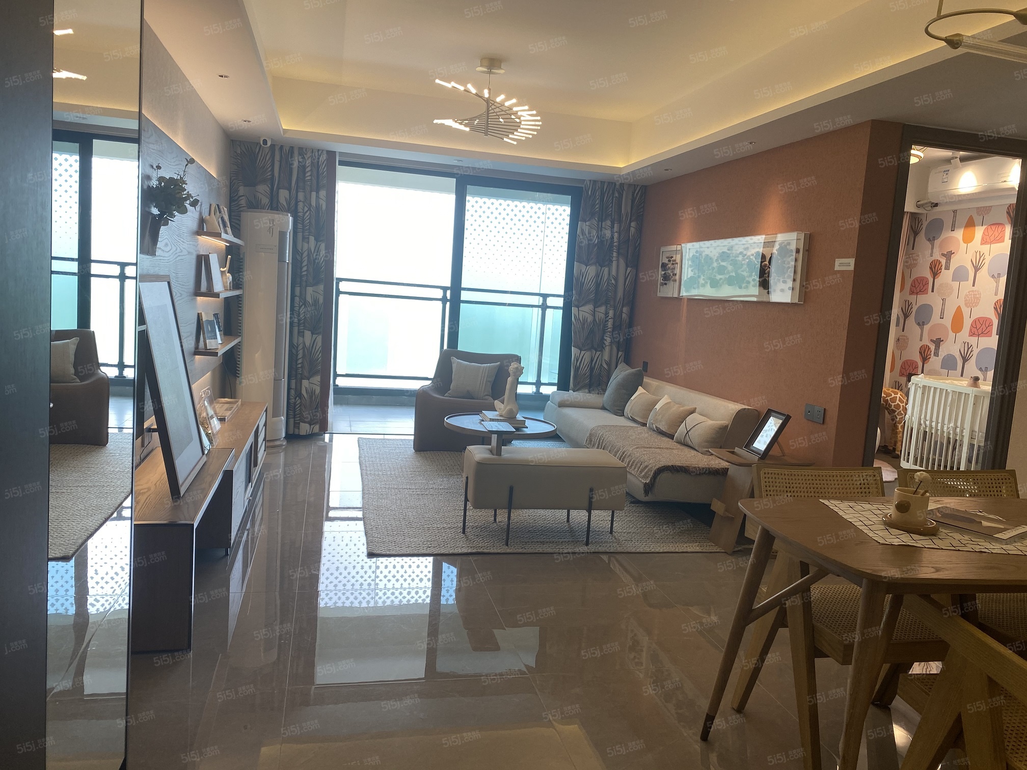 交投置业融创美的青山印样板间