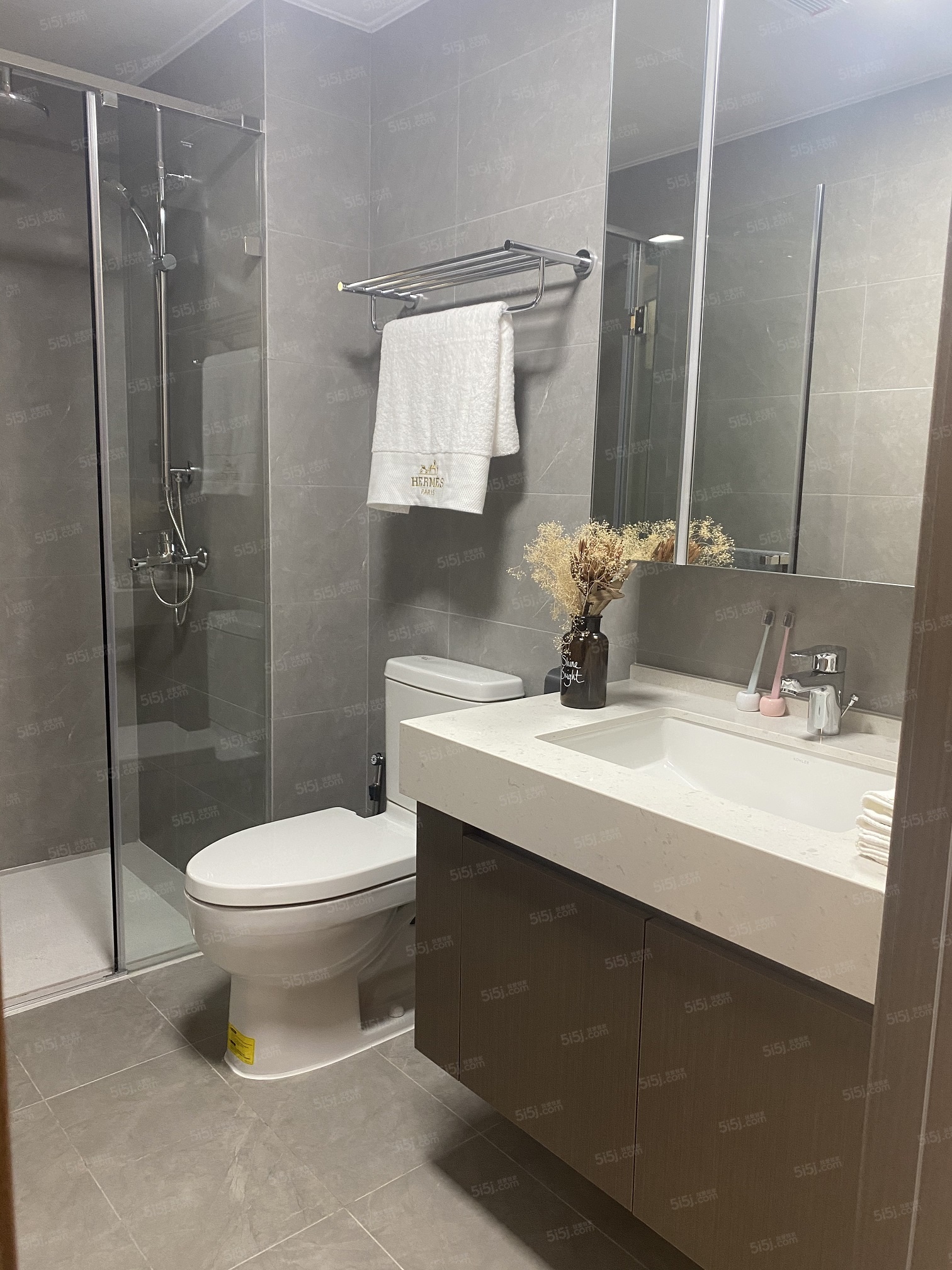 交投置业融创美的青山印样板间