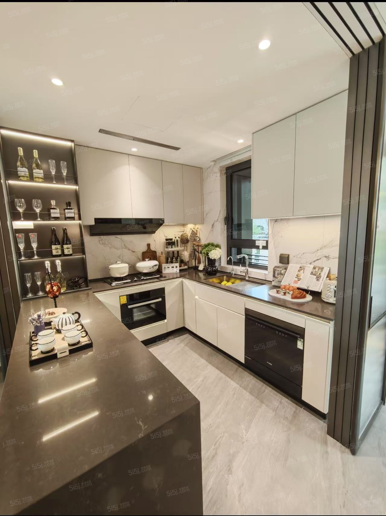 金茂泮湖满庭样板间