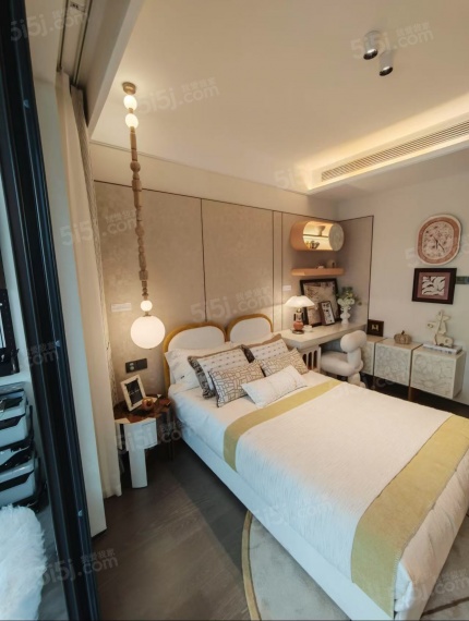 金茂泮湖满庭样板间