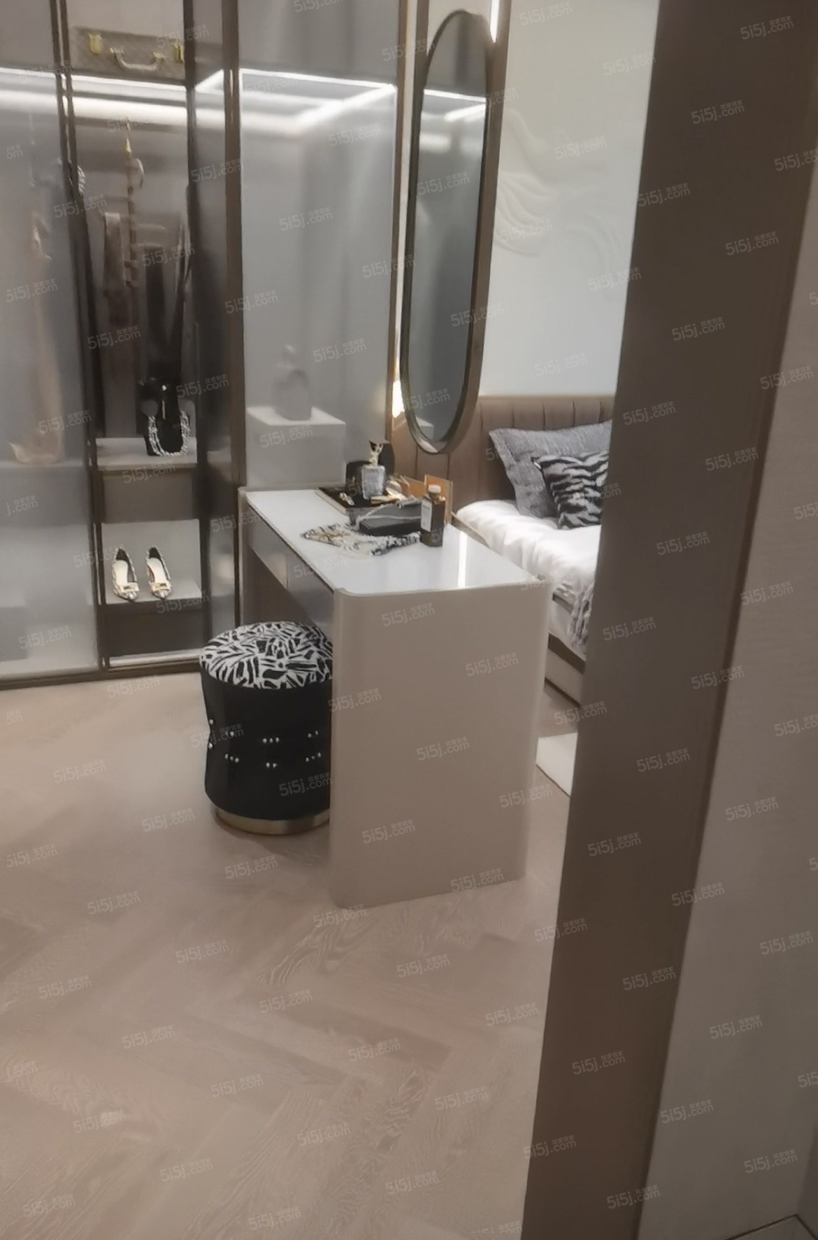 东亚国樾华府样板间