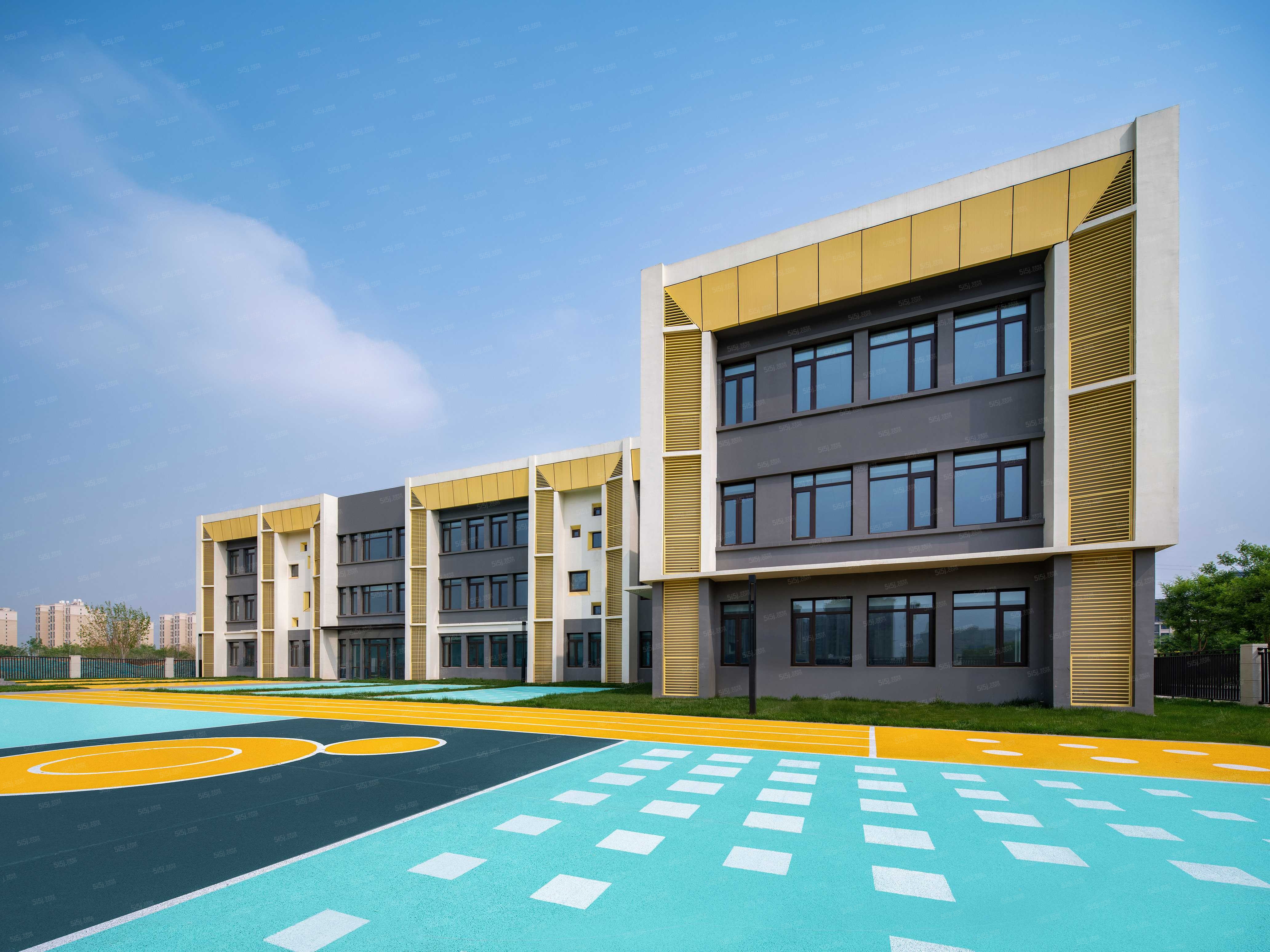 中骏学仕台配套图