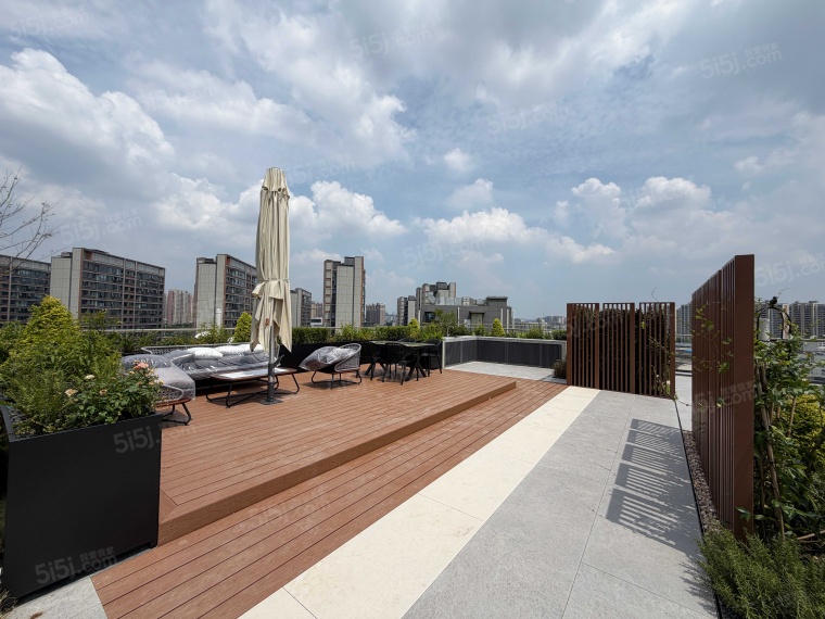 龙湖铂曜实景图